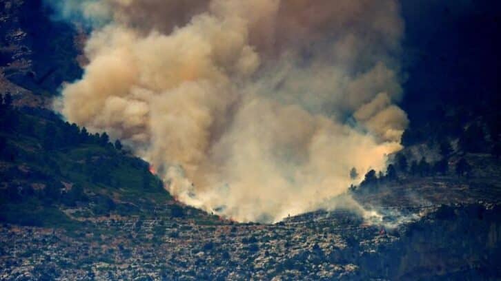 Image à la une de Espagne: l’incendie de Tarragone toujours actif mais le confinement partiellement levé