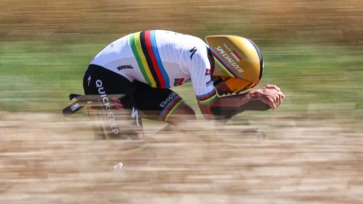 Image à la une de Tour de France: Evenepoel remporte le contre-la-montre à Caen, Pogacar en jaune