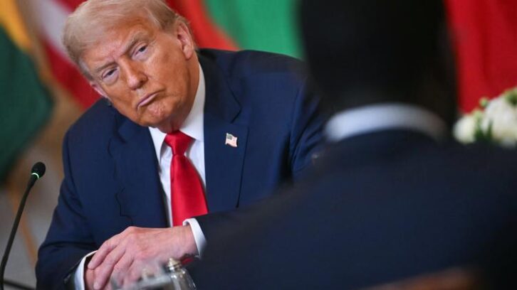 Image à la une de Trump reçoit cinq présidents africains pour une réunion placée sous le signe des minerais