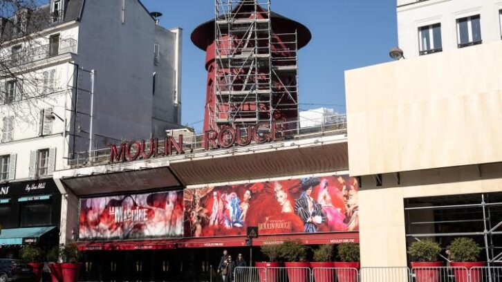 Image à la une de À Paris, les ailes du Moulin Rouge vont tourner de nouveau