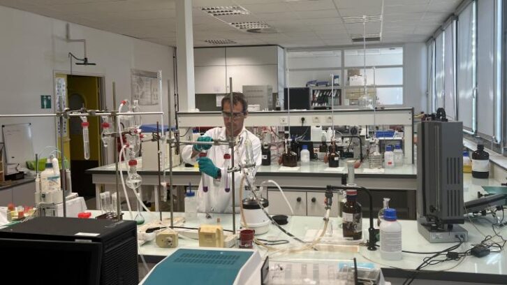 Image à la une de A Pessac, des scientifiques contrôlent chaque jour la conformité des vins et spiritueux