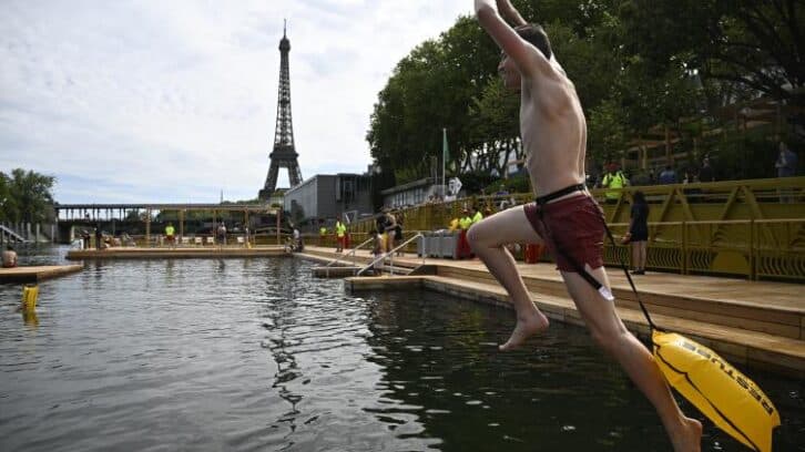 Image à la une de La baignade dans la Seine rouvre après quatre jours de fermeture