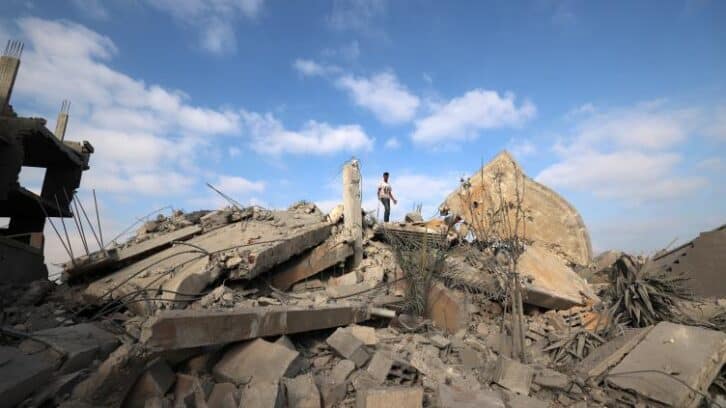 Image à la une de Difficiles négociations sur une trêve à Gaza, frappes israéliennes meurtrières