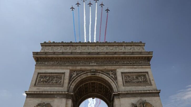 Image à la une de Défilé du 14-Juillet: neuf minutes pour un ballet aérien millimétré