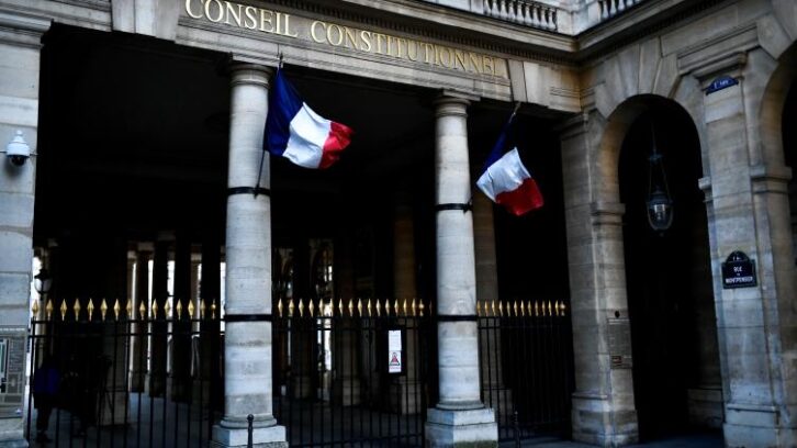 Image à la une de Trois députés contraints de démissionner après avoir été déclarés inéligibles par le Conseil constitutionnel