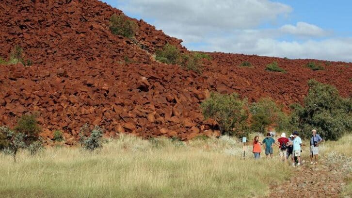 Image à la une de Art rupestre: des Aborigènes à l’Unesco pour défendre un site majeur