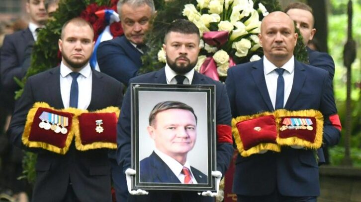 Image à la une de Russie: le suicide apparent d’un ministre sème la peur au sein de l’élite