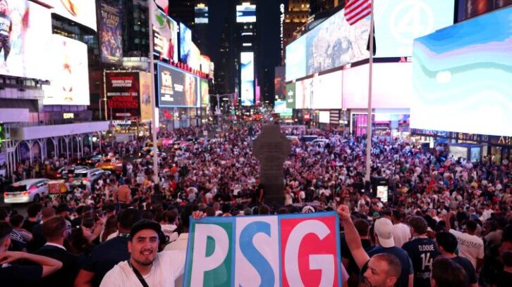 Image à la une de Foot: Paris à la conquête du monde, sous les yeux de Trump