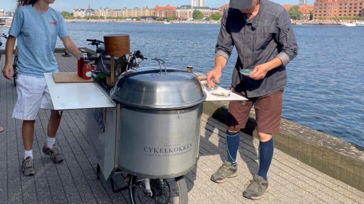 Image à la une de A Copenhague, un chef à vélo fait sortir au grand air la gastronomie locale