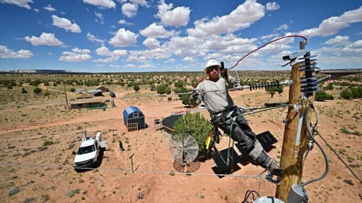 Image à la une de Face aux canicules, le combat des Amérindiens Navajo pour l’électricité et la clim