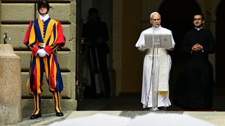Image à la une de Ambiance festive à Castel Gandolfo pour le premier Angélus du pape Léon XIV