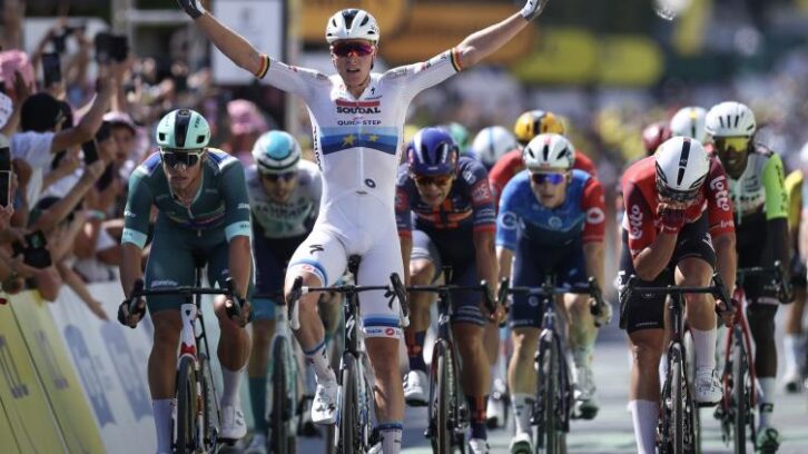Image à la une de Tour de France: Merlier récidive et brise les ailes de Van der Poel à Châteauroux