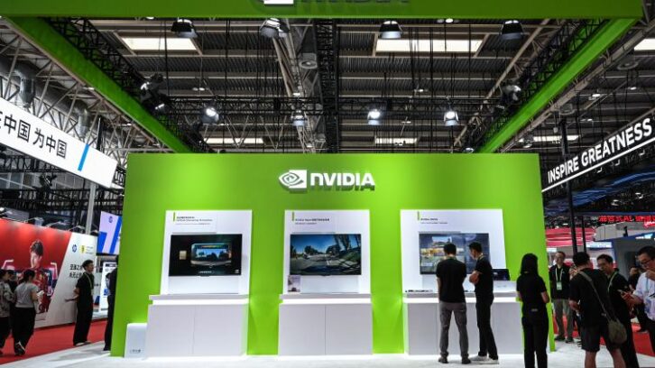 Image à la une de Le patron de Nvidia assure faire “de son mieux” pour fournir la Chine