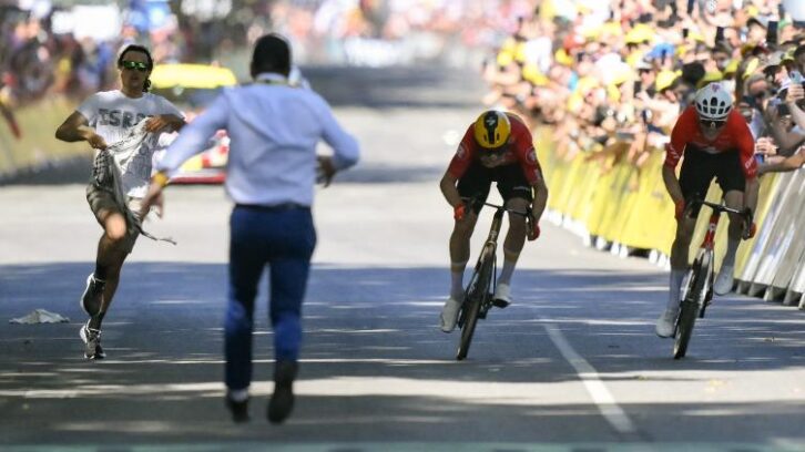 Image à la une de Tour de France: interpellation d’un militant propalestinien ayant perturbé l’arrivée à Toulouse