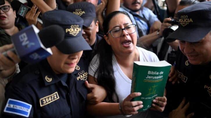 Image à la une de Salvador: une ONG anti corruption se dit forcée à l’exil par la répression de Bukele