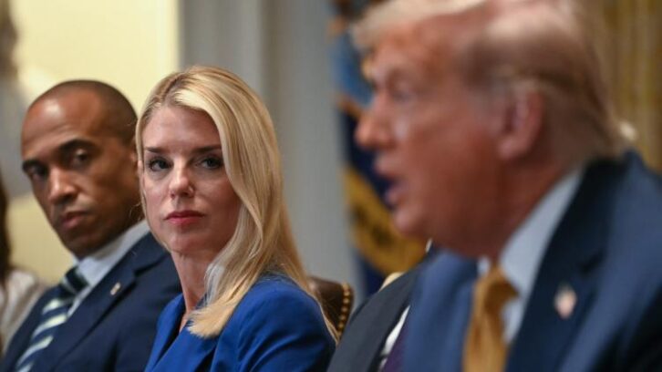 Image à la une de Dans la tourmente, l’administration Trump cherche à publier des documents de l’affaire Epstein