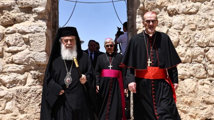 Image à la une de Deux hauts dignitaires chrétiens à Gaza après des tirs israéliens meurtriers sur une église