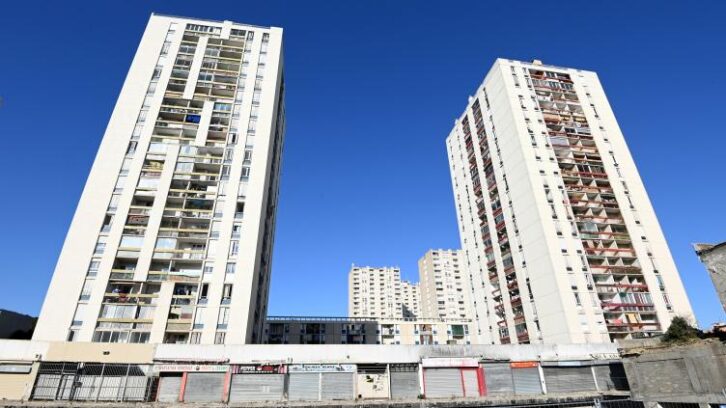 Image à la une de Narcotrafic: Nîmes instaure un couvre-feu provisoire pour les mineurs