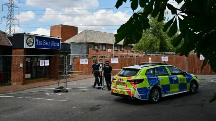 Image à la une de La police britannique sur le qui-vive après des heurts devant un hôtel hébergeant des demandeurs d’asile