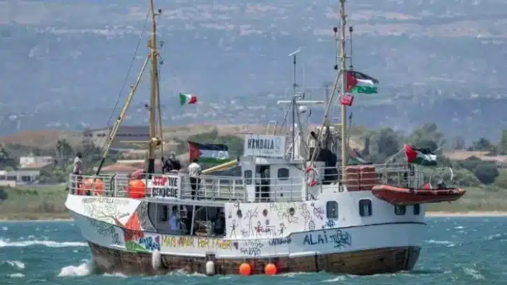 Image à la une de Élues LFI, ouvrier américain… De nouveaux militants vont tenter de “défier et briser” le blocus de Gaza par la mer