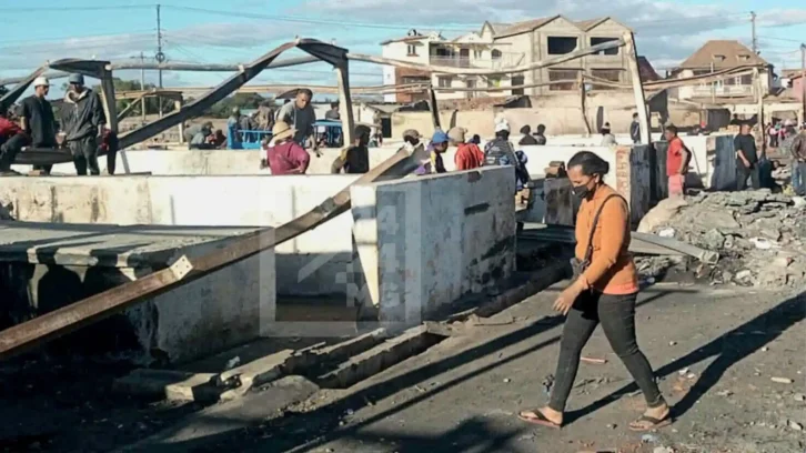 Image à la une de ANTSIRABE – Les marchands autorisés à s’installer provisoirement en attendant les grands travaux au marché de Tsena Sabotsy selon le gouverneur de Vakinankaratra