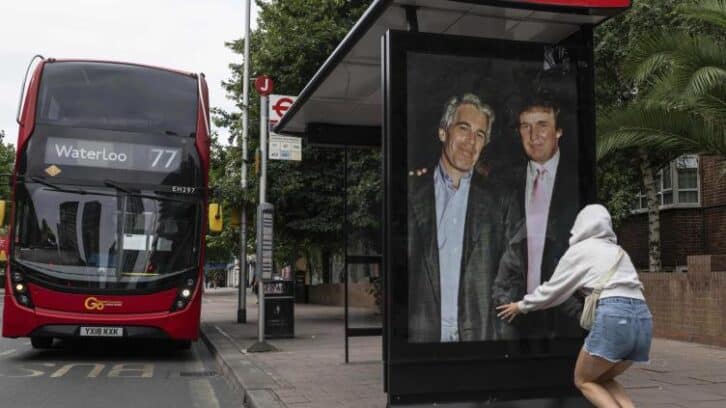 Image à la une de Donald Trump attaque le Wall Street Journal pour diffamation dans l’affaire Epstein