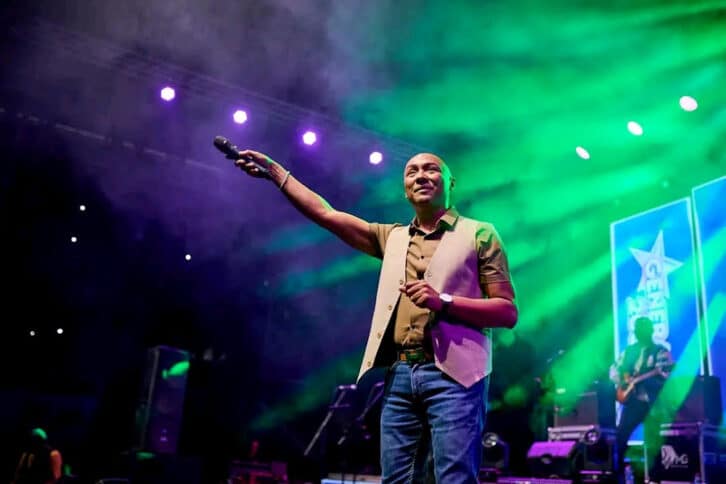 Image à la une de CONCERT – Les artistes de Génération 2000’s reprennent leur vie quotidienne