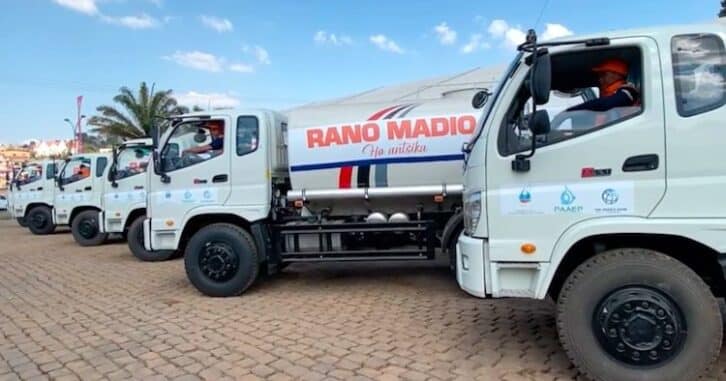 Image à la une de Antananarivo : un déficit de 100 000 m³ d’eau par jour, 18 camions-citernes pour soulager la crise