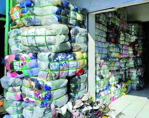 Image à la une de Le paradoxe textile malgache – Coudre pour l’étranger, s’habiller en friperie