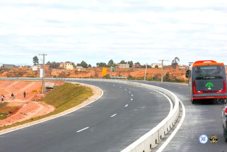 Image à la une de Fonds de développement d’Abu Dhabi : 60 millions USD pour financer la deuxième phase de l’autoroute Tana-Tamatave