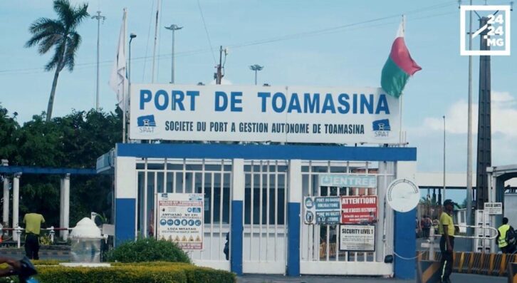 Image à la une de INFRASTRUCTURES PORTUAIRES – Le port de Toamasina se dote de trois nouvelles grues portiques RTG 