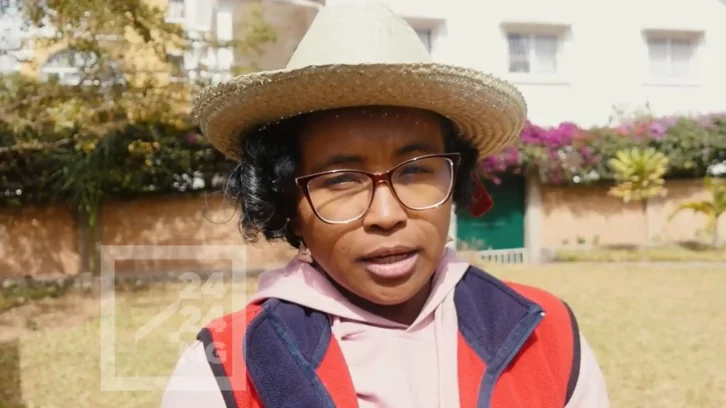 Image à la une de THÉÂTRE – Fela Razafiarison met en scène La Ferme pour dire les choses tout haut