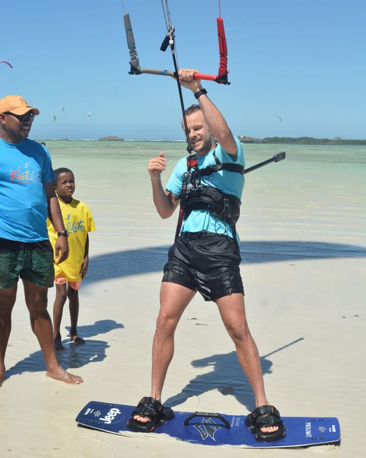 Image à la une de FESTIVAL KITSURF – La baie de Sakalava vibre au rythme du vent et de la glisse