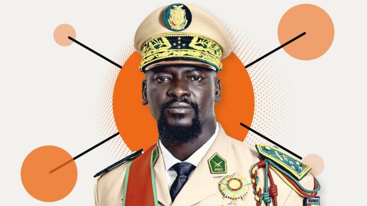 Image à la une de Guinée : politiciens dévoués et conseillers du soir, sur qui compte Mamadi Doumbouya pour garder le pouvoir ?