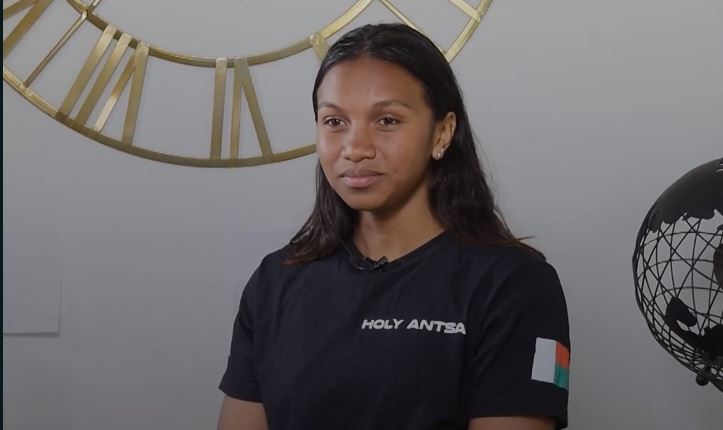 Image à la une de NATATION – Holy Antsa Rabejaona établit un nouveau record national en 50m dos aux championnats du monde à Singapour