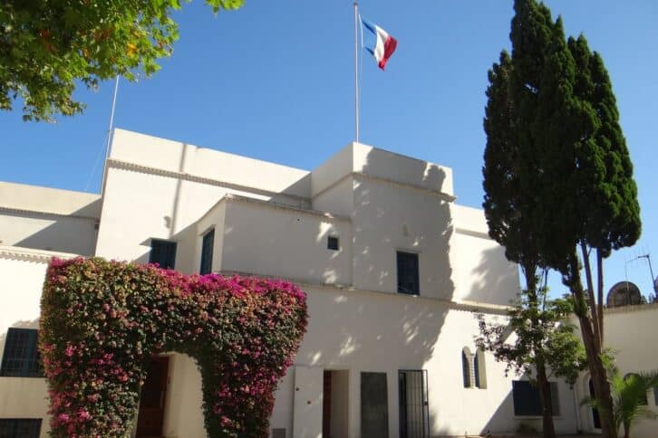 Image à la une de Algérie-France : Alger met fin à la gratuité des biens prêtés à l’ambassade de France