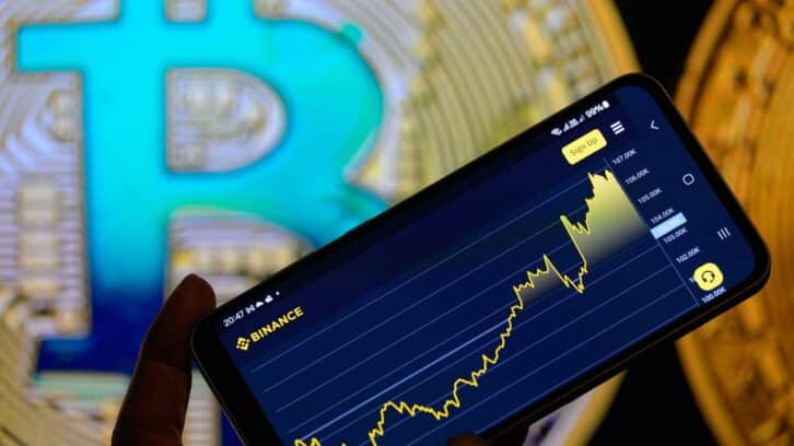 Image à la une de Comment la ruée vers les cryptomonnaies au Ghana profite d’un vide juridique néfaste