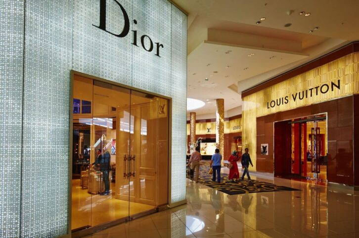 Image à la une de Vuitton, Dior, Cartier… Quand les grandes maisons de luxe cherchent des relais de croissance en Afrique