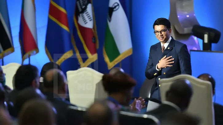 Image à la une de COMMUNAUTÉ RÉGIONALE – Andry Rajoelina souligne l’importance de l’unité pour les Etats membres de la SADC dans son discours d’ouverture du Sommet de la SADC