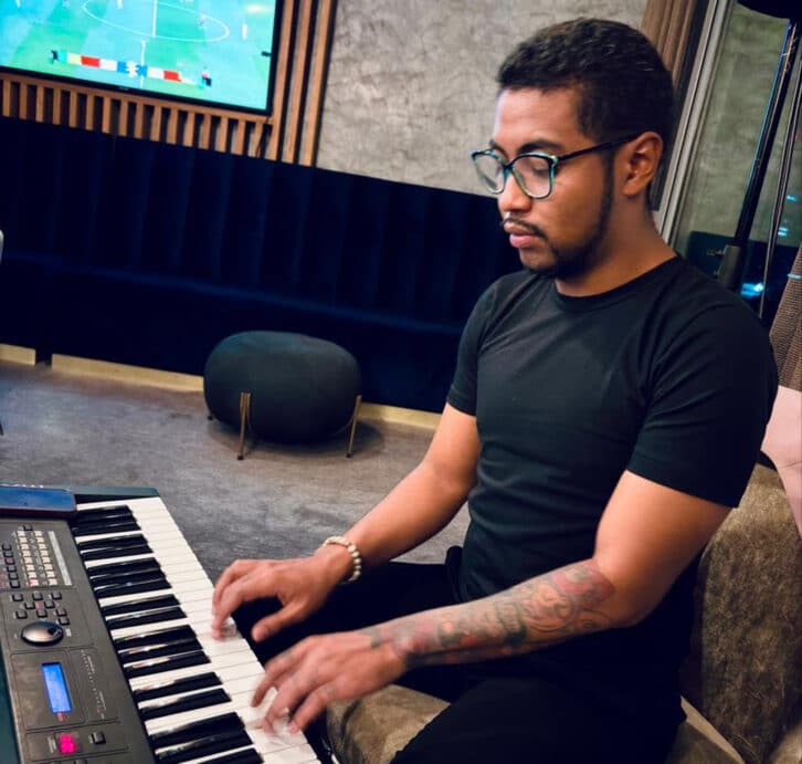 Image à la une de INTELLIGENCE ARTIFICIELLE – Entre menace et outil pour la production musicale